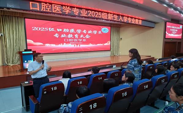图片包含 建筑, 人, 火车, 男人AI 生成的内容可能不正确。