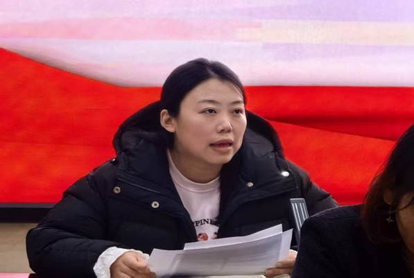 男人抱着女人AI 生成的内容可能不正确。